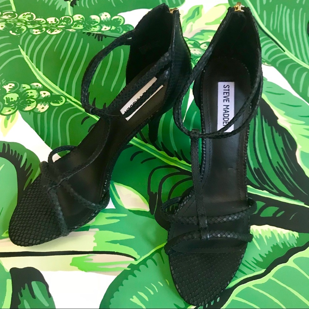 Steve Madden Textured Leather Sandal